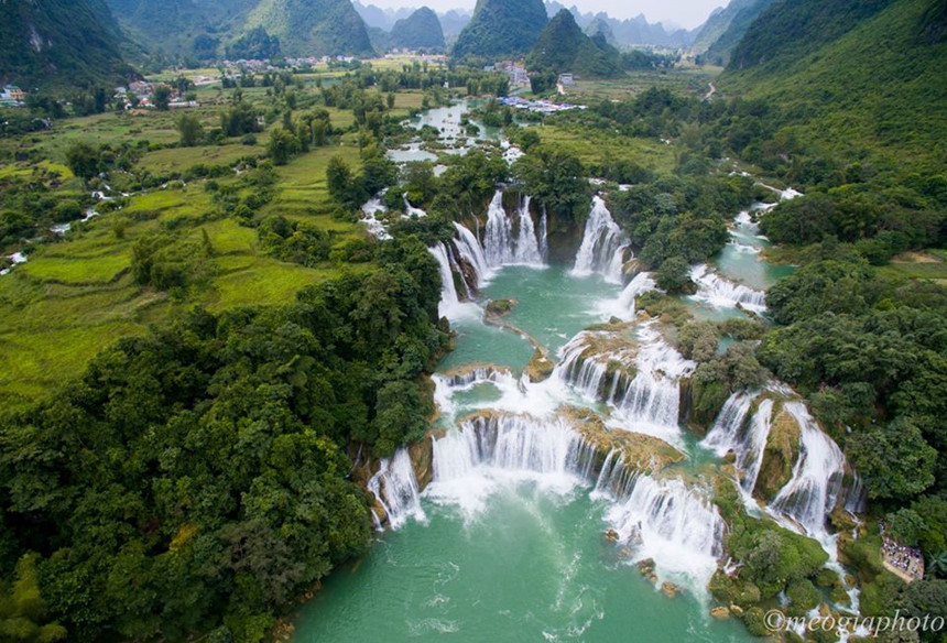Vẻ[-]đẹp[-]hùng[-]vĩ[-]thác[-]Bản[-]Giốc[-]mùa[-]nước[-]đổ